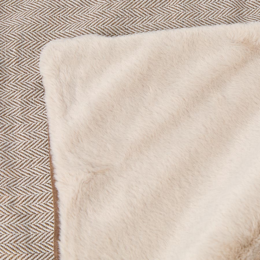 Wainwrights Luxury  Reversible Blanket (Available in green tweed and fur )